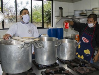 Café Solidário já distribuiu 35 mil refeições no Mesa Solidária