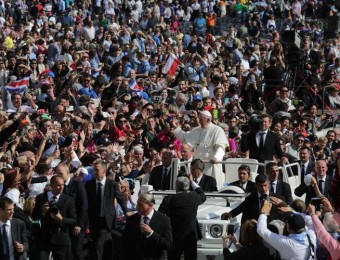 Número de católicos no mundo volta a crescer, aponta anuário pontifício