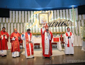 Procissão luminosa e missa com Dom Amilton encerram as festividades do novenário