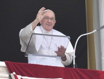 Papa: o sinal da cruz é o abraço de Deus que jamais nos abandona