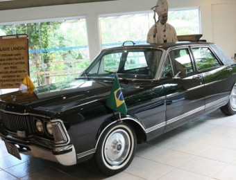 Carro usado pelo Papa João Paulo II em visita a Curitiba em 1980 estará em exposição nesta quarta (24) no Santuário Perpétuo Socorro