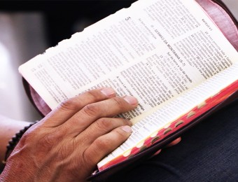 SETEMBRO, MÊS DA BÍBLIA: Nas Sagradas Escrituras, Deus se revela.