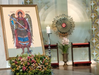 Fiéis vivenciam momentos de devoção e fortalecimento espiritual durante celebrações da Quaresma de São Miguel Arcanjo no Santuário Perpétuo Socorro 