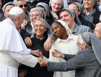 Papa às religiosas: a pobreza é a âncora da vida consagrada